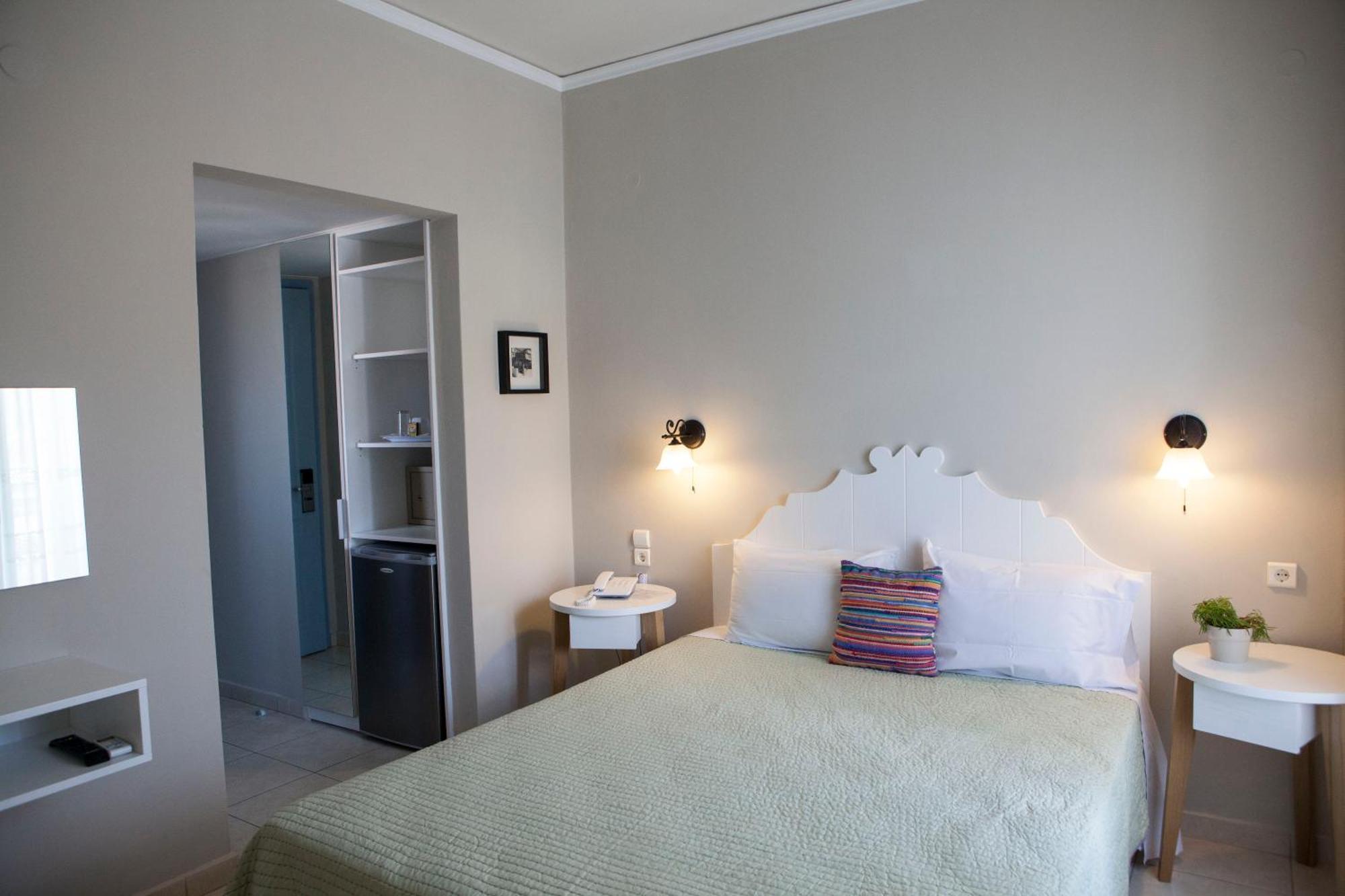 7 Brothers Hotel Poros Town Exterior photo