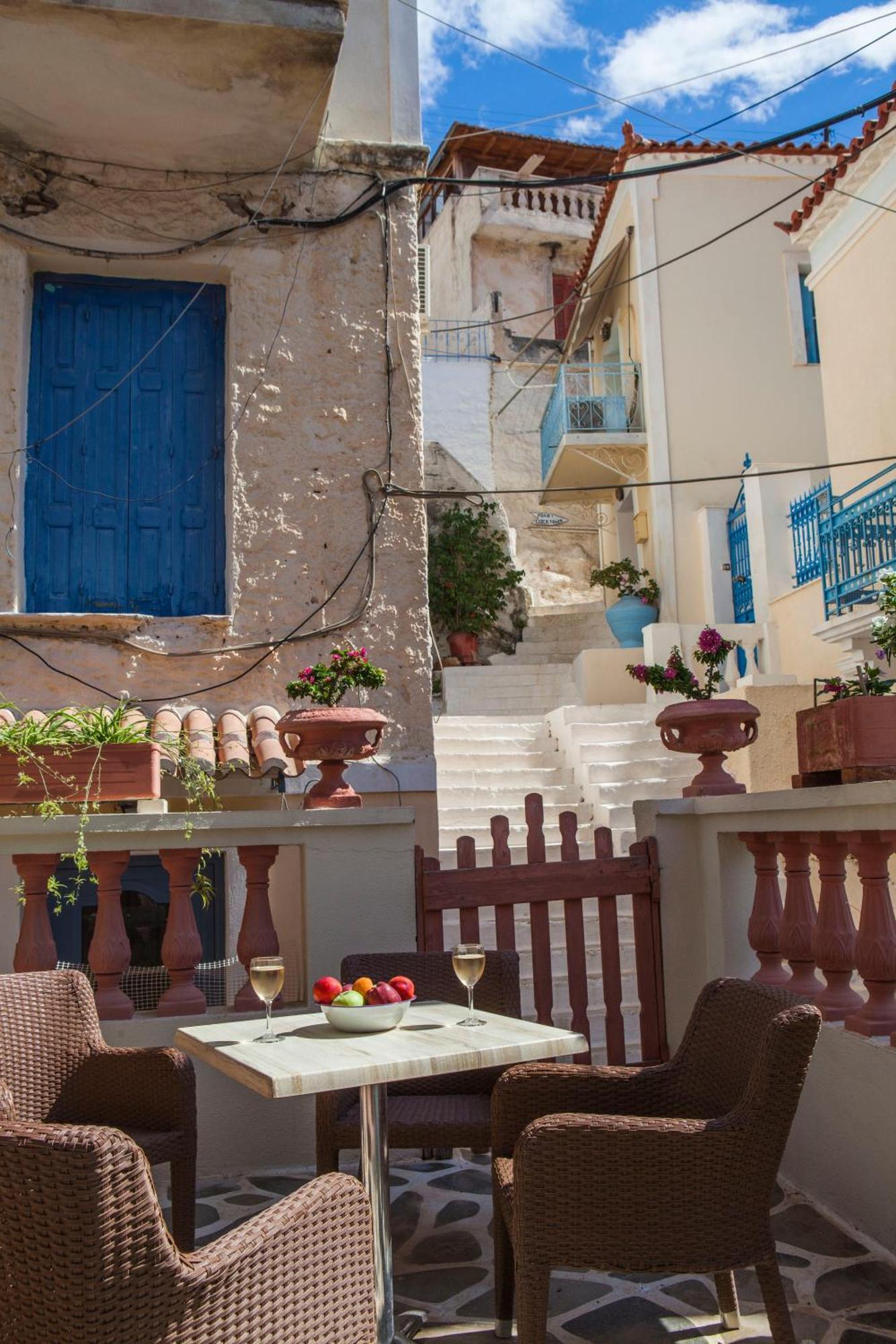 7 Brothers Hotel Poros Town Exterior photo