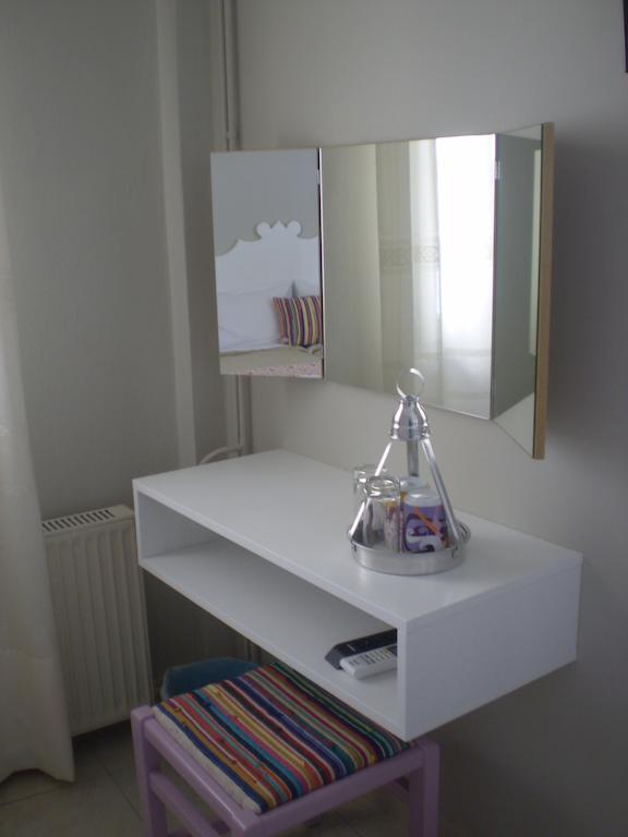 7 Brothers Hotel Poros Town Room photo