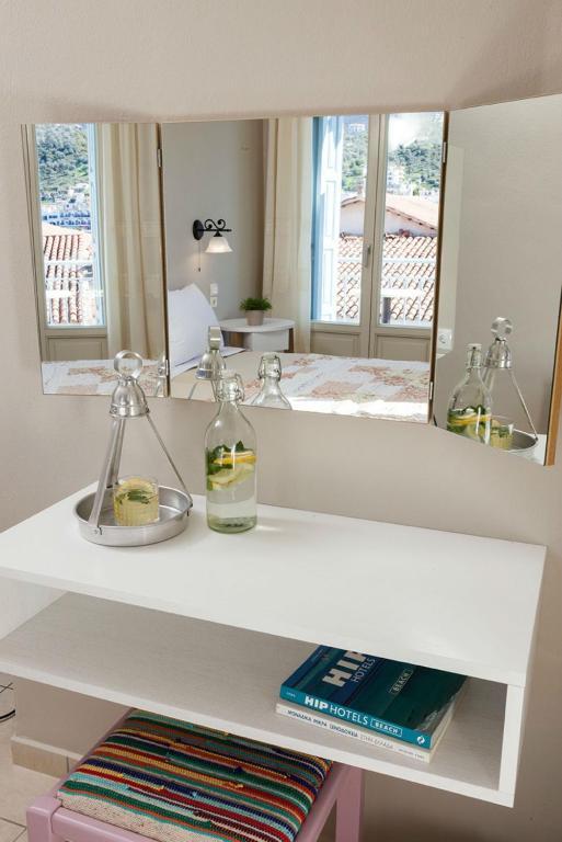 7 Brothers Hotel Poros Town Room photo